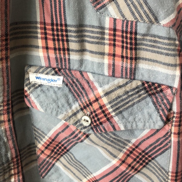 Wrangler plaid flannel button-down - Picture 4 of 4